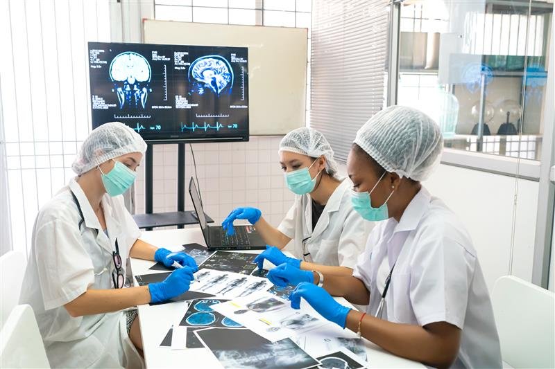 How AI Reduces Workload for Doctors and Nurses 